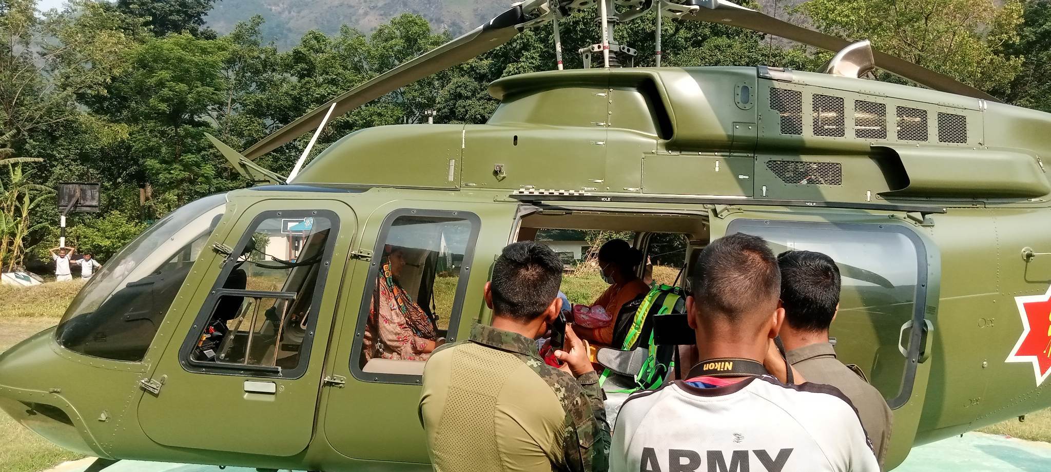 हेलिकप्टरबाट सुत्केरीको उद्दार