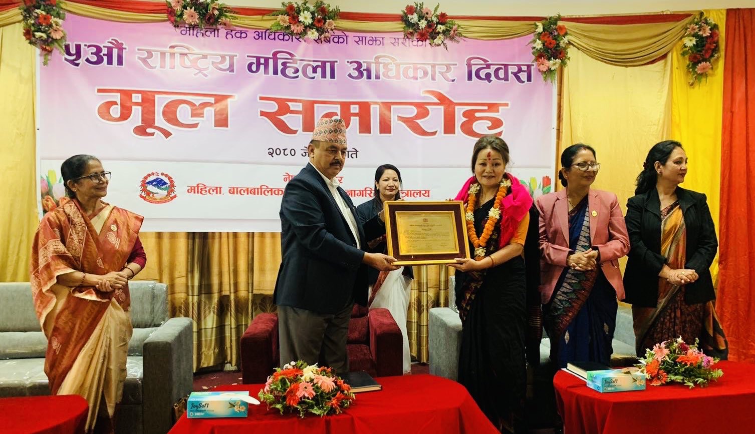 सरकारद्धारा चिनु गुरुङ्गलाई उत्कृष्ट महिला उद्यमीको सम्मान