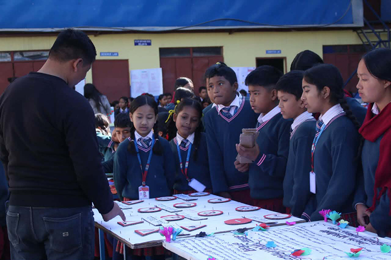 लिन इन्टरनेशनल बोर्डिङ स्कूलमा शैक्षिक प्रदर्शनी सम्पन्न काभ्रे ।