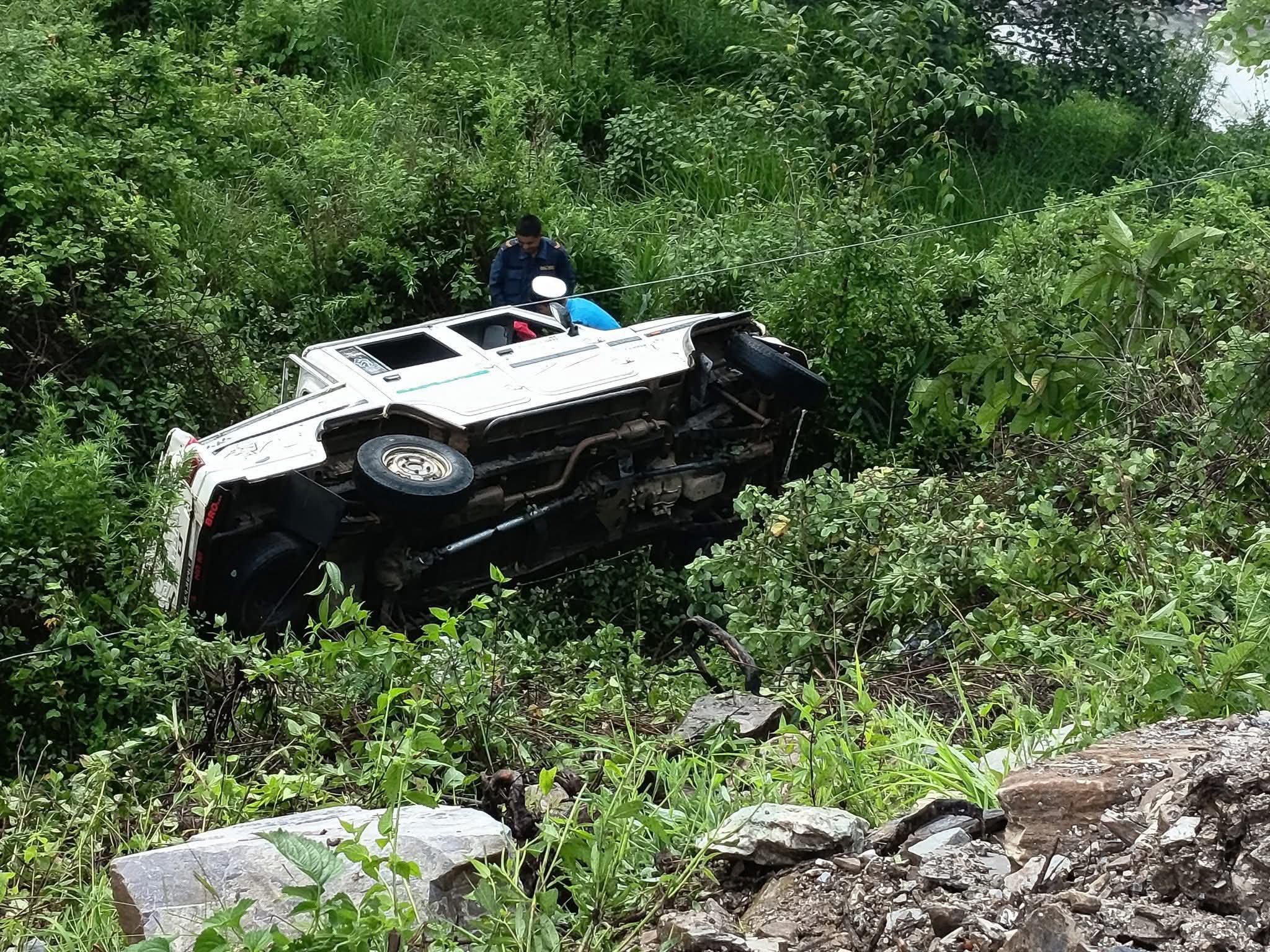 ताराखोलामा पिकअप जीप दुर्घटना