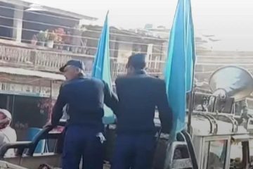 रास्वपा प्रचार गाडीमा मदिरा र खाद्यान्न बरामद, प्रहरीले नियन्त्रणमा लियो